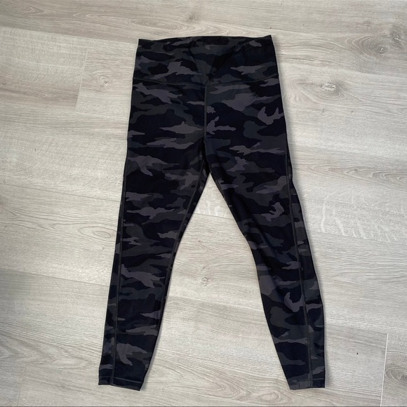 Leggings Athleta camo leggings ULTIMATE 7/8 TIGHT size S - Picture 4 of 8